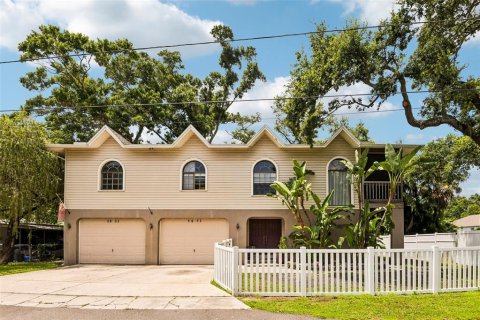 House in Pinellas Park, Florida 3 bedrooms, 184.78 sq.m. № 2196620