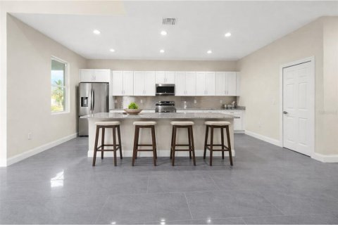 House in Lehigh Acres, Florida 3 bedrooms, 167.41 sq.m. № 2105480 - photo 4