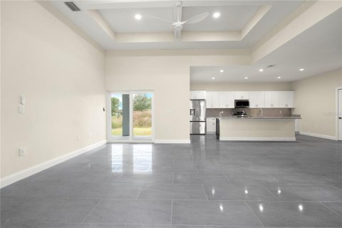 House in Lehigh Acres, Florida 3 bedrooms, 167.41 sq.m. № 2105480 - photo 17