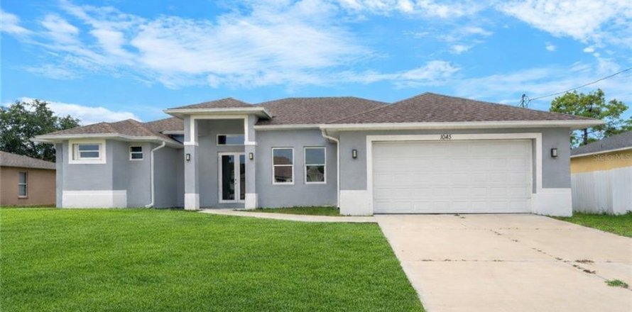 House in Lehigh Acres, Florida 3 bedrooms, 167.41 sq.m. № 2105480