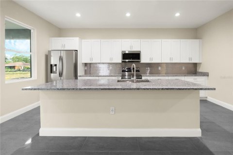 House in Lehigh Acres, Florida 3 bedrooms, 167.41 sq.m. № 2105480 - photo 15