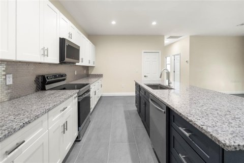 House in Lehigh Acres, Florida 3 bedrooms, 167.41 sq.m. № 2105480 - photo 12