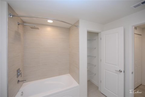 Appartement à louer à Orlando, Floride: 2 chambres, 95.04 m2 № 2403040 - photo 17
