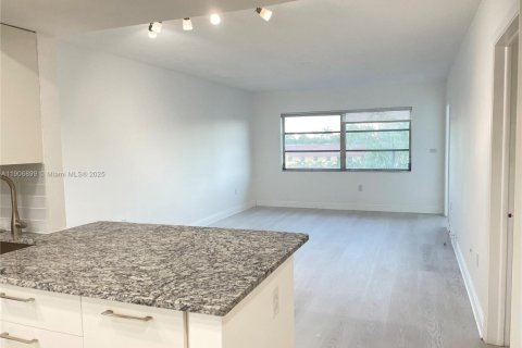 Снять в аренду кондоминиум в Авентура, Флорида 1 спальня, 74.32м2, № 1963308 - фото 2