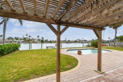 House in Treasure Island, Florida 3 bedrooms, 143.07 sq.m. № 1722065 - photo 19