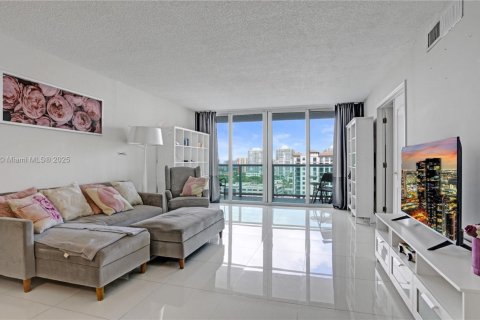 Condo in Sunny Isles Beach, Florida, 2 bedrooms  № 2035032 - photo 6