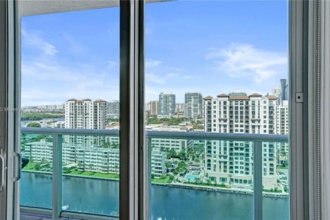 Condo in Sunny Isles Beach, Florida, 2 bedrooms  № 2035032 - photo 3