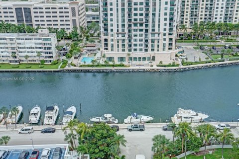 Condo in Sunny Isles Beach, Florida, 2 bedrooms  № 2035032