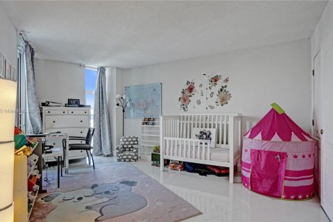Condo in Sunny Isles Beach, Florida, 2 bedrooms  № 2035032 - photo 22