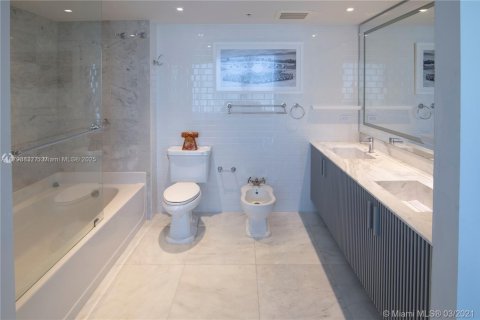 Condo in Miami, Florida, 2 bedrooms  № 1712900 - photo 22