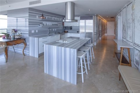 Condo in Miami, Florida, 2 bedrooms  № 1712900 - photo 16