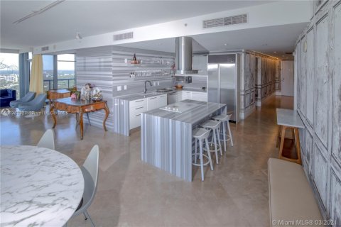 Condo in Miami, Florida, 2 bedrooms  № 1712900 - photo 8
