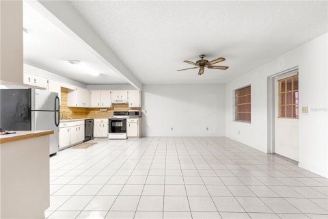 Casa en venta en Ocala, Florida, 2 dormitorios, 162.39 m2 № 1906162 - foto 9
