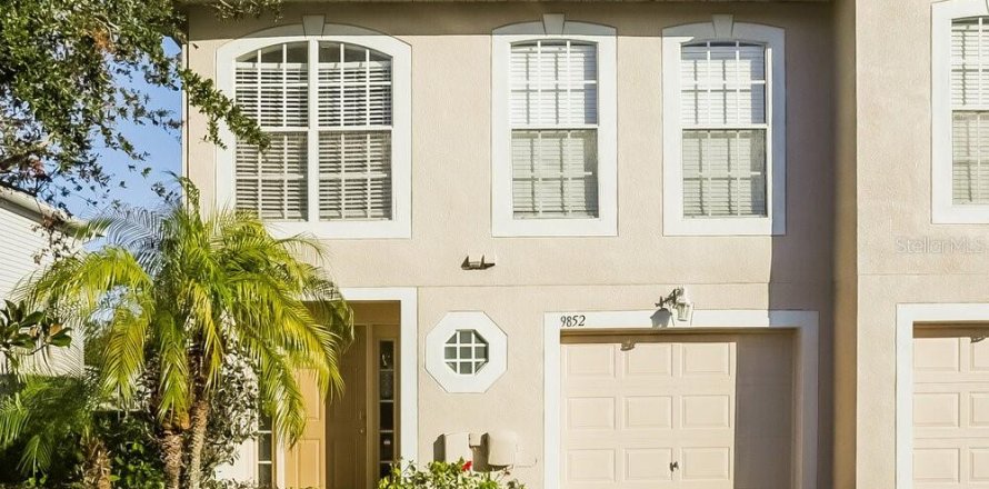 Adosado en Tampa, Florida 3 dormitorios, 163.97 m2 № 2149707
