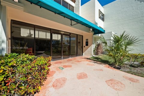 Condo in Weston, Florida, 2 bedrooms  № 1998777 - photo 16