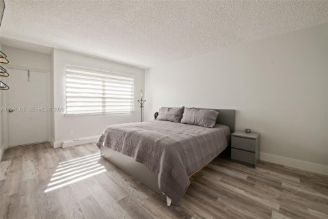 Condo in Weston, Florida, 2 bedrooms  № 1998777 - photo 8