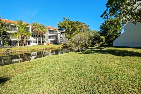 Condo in Weston, Florida, 2 bedrooms  № 1998777 - photo 18