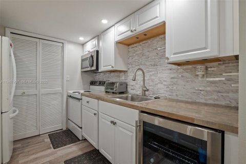 Condo in Weston, Florida, 2 bedrooms  № 1998777 - photo 6