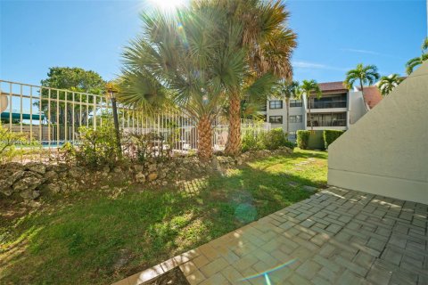 Condo in Weston, Florida, 2 bedrooms  № 1998777 - photo 20