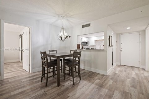 Condo in Weston, Florida, 2 bedrooms  № 1998777 - photo 4