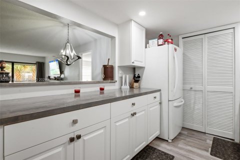 Condo in Weston, Florida, 2 bedrooms  № 1998777 - photo 5
