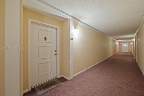 Condo in Weston, Florida, 2 bedrooms  № 1998777 - photo 14