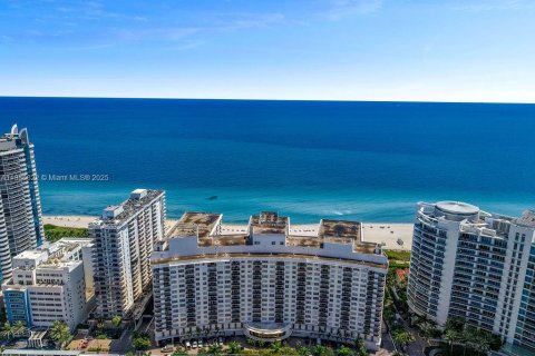 Condo in Miami Beach, Florida, 3 bedrooms  № 2037493 - photo 20