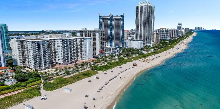 Condo in Miami Beach, Florida, 3 bedrooms  № 2037493