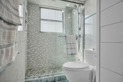 Condo in Miami Beach, Florida, 3 bedrooms  № 2037493 - photo 13