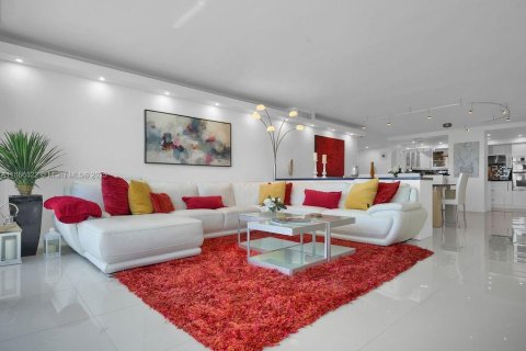 Condo in Miami Beach, Florida, 3 bedrooms  № 2037493 - photo 4