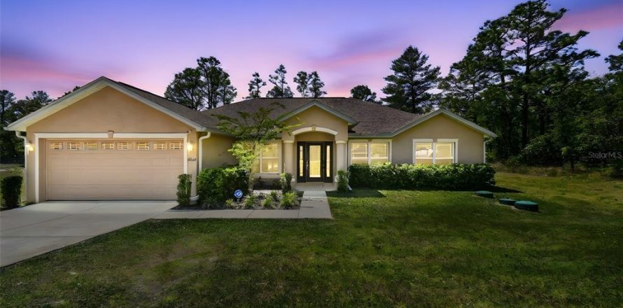 House in Weeki Wachee, Florida 3 bedrooms, 181.62 sq.m. № 1653978