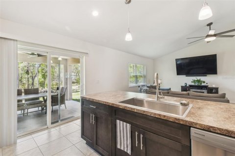 House in Weeki Wachee, Florida 3 bedrooms, 181.62 sq.m. № 1653978 - photo 12