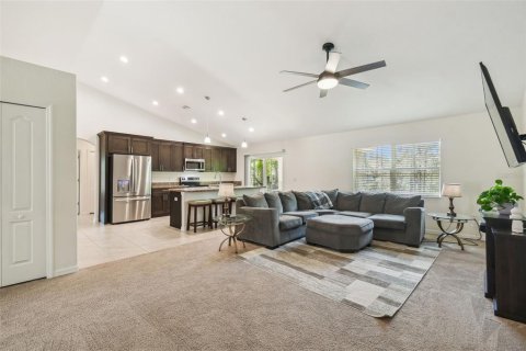 House in Weeki Wachee, Florida 3 bedrooms, 181.62 sq.m. № 1653978 - photo 7