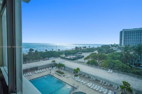 Copropriété à louer à Miami Beach, Floride: 2 chambres, 105.35 m2 № 2053708 - photo 17