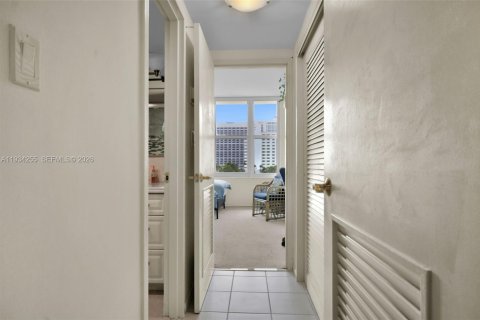 Copropriété à louer à Miami Beach, Floride: 2 chambres, 105.35 m2 № 2053708 - photo 10