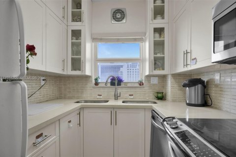 Copropriété à louer à Miami Beach, Floride: 2 chambres, 105.35 m2 № 2053708 - photo 6
