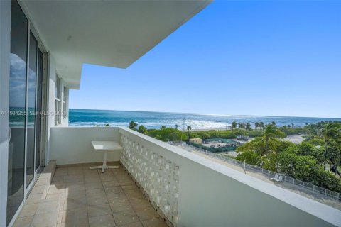 Copropriété à louer à Miami Beach, Floride: 2 chambres, 105.35 m2 № 2053708 - photo 2