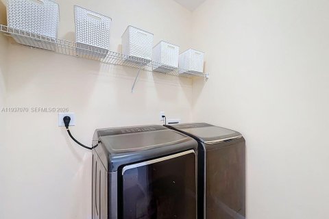 Townhouse in St. Lucie, Florida 3 bedrooms, 170.94 sq.m. № 1996083 - photo 27