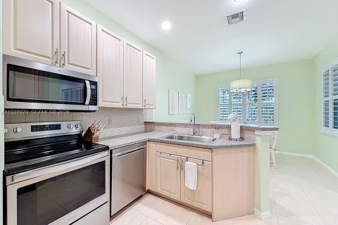 Townhouse in St. Lucie, Florida 3 bedrooms, 170.94 sq.m. № 1996083 - photo 16