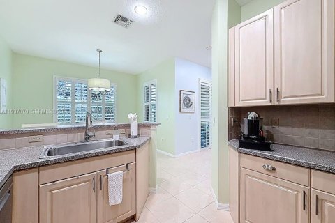 Townhouse in St. Lucie, Florida 3 bedrooms, 170.94 sq.m. № 1996083 - photo 15