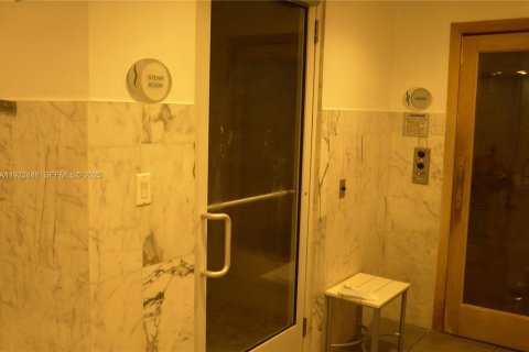 Купить кондоминиум в Майами, Флорида 2 спальни, 93.46м2, № 1982310 - фото 25