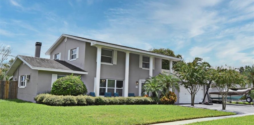 House in Sanford, Florida 5 bedrooms, 209.22 sq.m. № 1914936