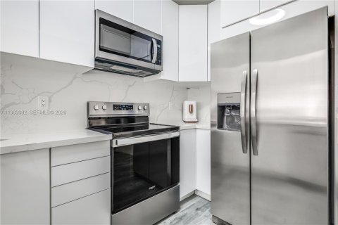 Condominio en alquiler en Miami Beach, Florida, 1 dormitorio, 51.1 m2 № 2049951 - foto 12