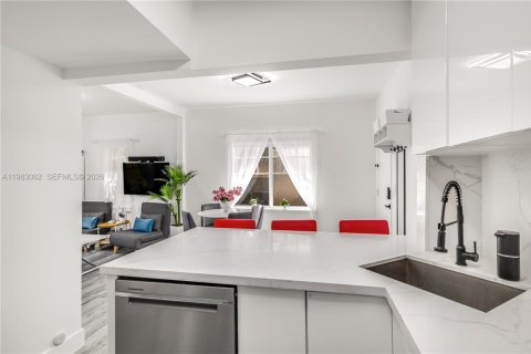 Condominio en alquiler en Miami Beach, Florida, 1 dormitorio, 51.1 m2 № 2049951 - foto 8