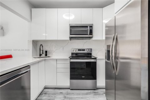 Condominio en alquiler en Miami Beach, Florida, 1 dormitorio, 51.1 m2 № 2049951 - foto 7