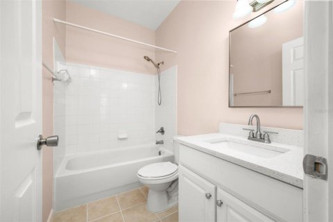 Condo in Gainesville, Florida, 2 bedrooms  № 2204448 - photo 27