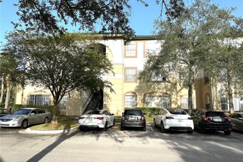 Condominio en alquiler en Tampa, Florida, 2 dormitorios, 95.88 m2 № 1631398 - foto 1