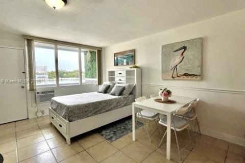 Condominio en alquiler en Miami Beach, Florida, 42.74 m2 № 1971255 - foto 11