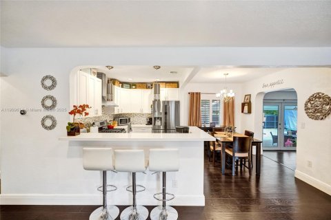 Villa ou maison à vendre à Miami, Floride: 2 chambres, 128.11 m2 № 1967441 - photo 3