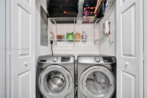 Villa ou maison à vendre à Miami, Floride: 2 chambres, 128.11 m2 № 1967441 - photo 15